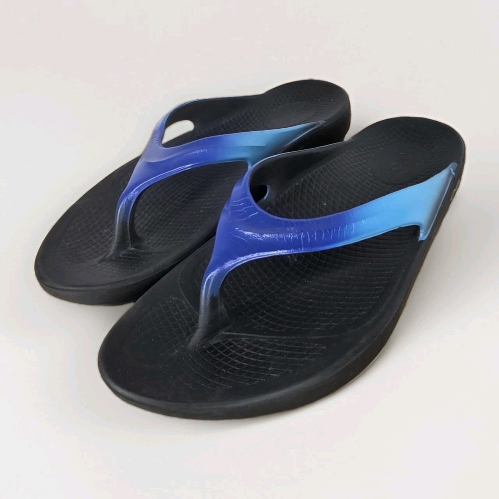 OOFOS Women's OOlala Luxe Blue Gradient Flip Flop Recovery Sandals Size 6